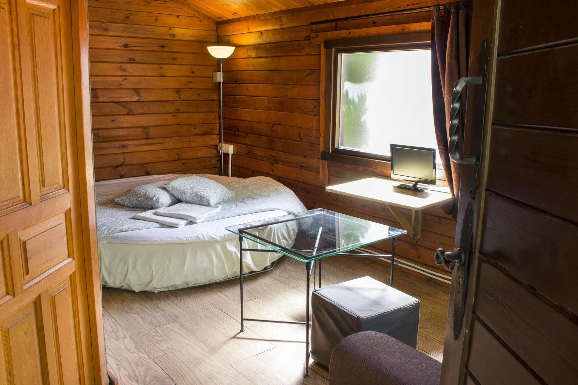 Fuente Del Lobo Glamping & Bungalows - Adults Only Пінос-Хеніль Екстер'єр фото